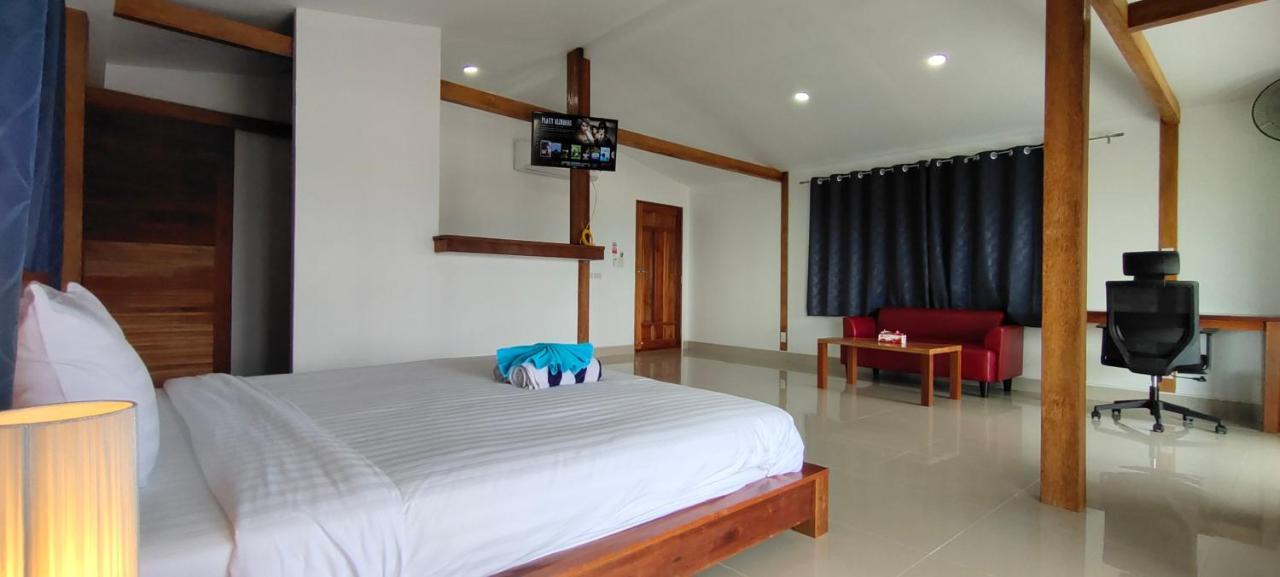 Le Grand Bleu Hotel Wok Tum Extérieur photo