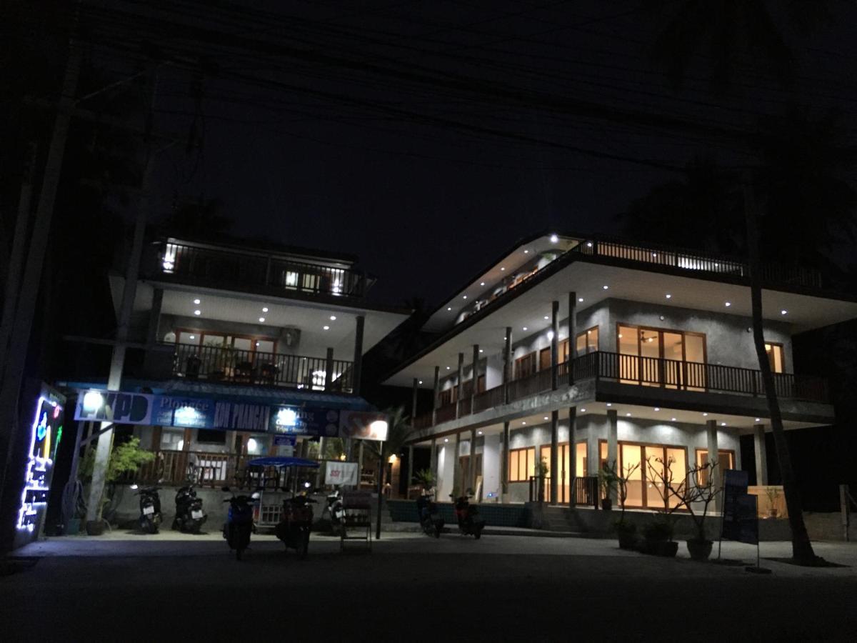 Le Grand Bleu Hotel Wok Tum Extérieur photo